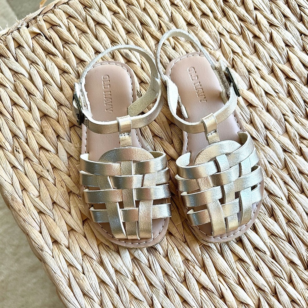 Like new, toddler Old Navy Kids Metallic Gold Woven Strap Sandals, Worn once